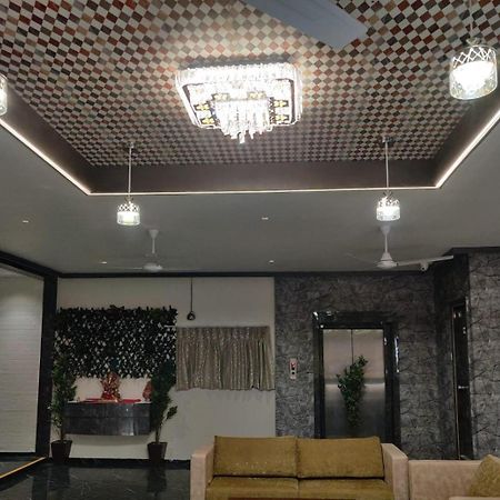 Hotel Selfie Inn Ahmedabad Bagian luar foto