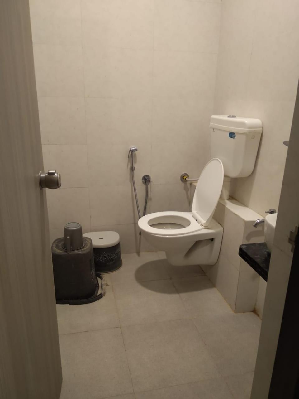 Hotel Selfie Inn Ahmedabad Bagian luar foto