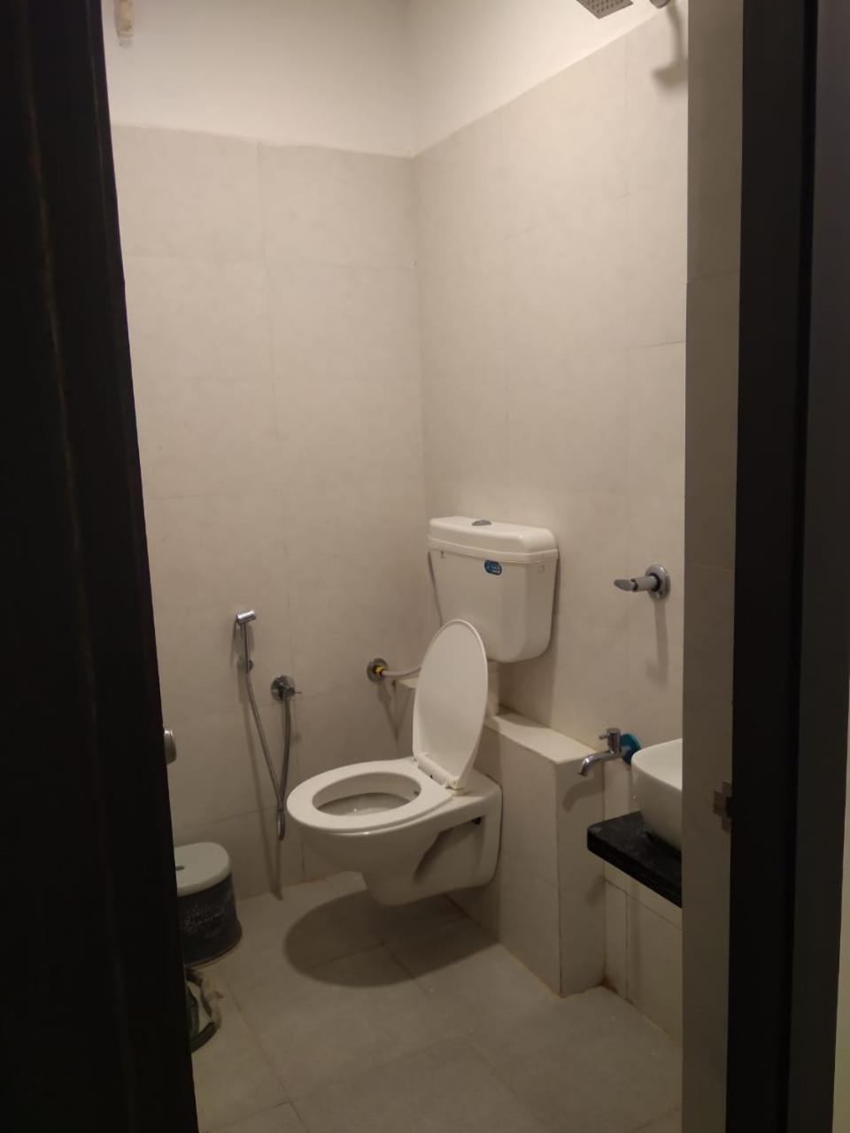 Hotel Selfie Inn Ahmedabad Bagian luar foto