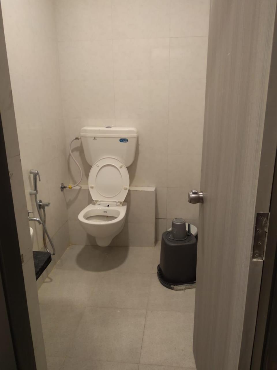Hotel Selfie Inn Ahmedabad Bagian luar foto