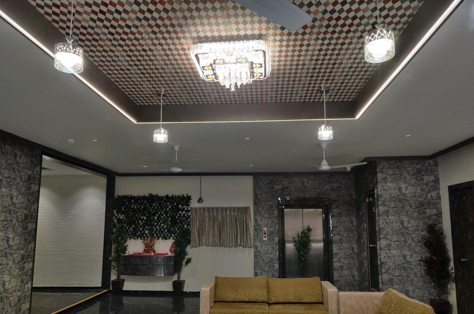 Hotel Selfie Inn Ahmedabad Bagian luar foto
