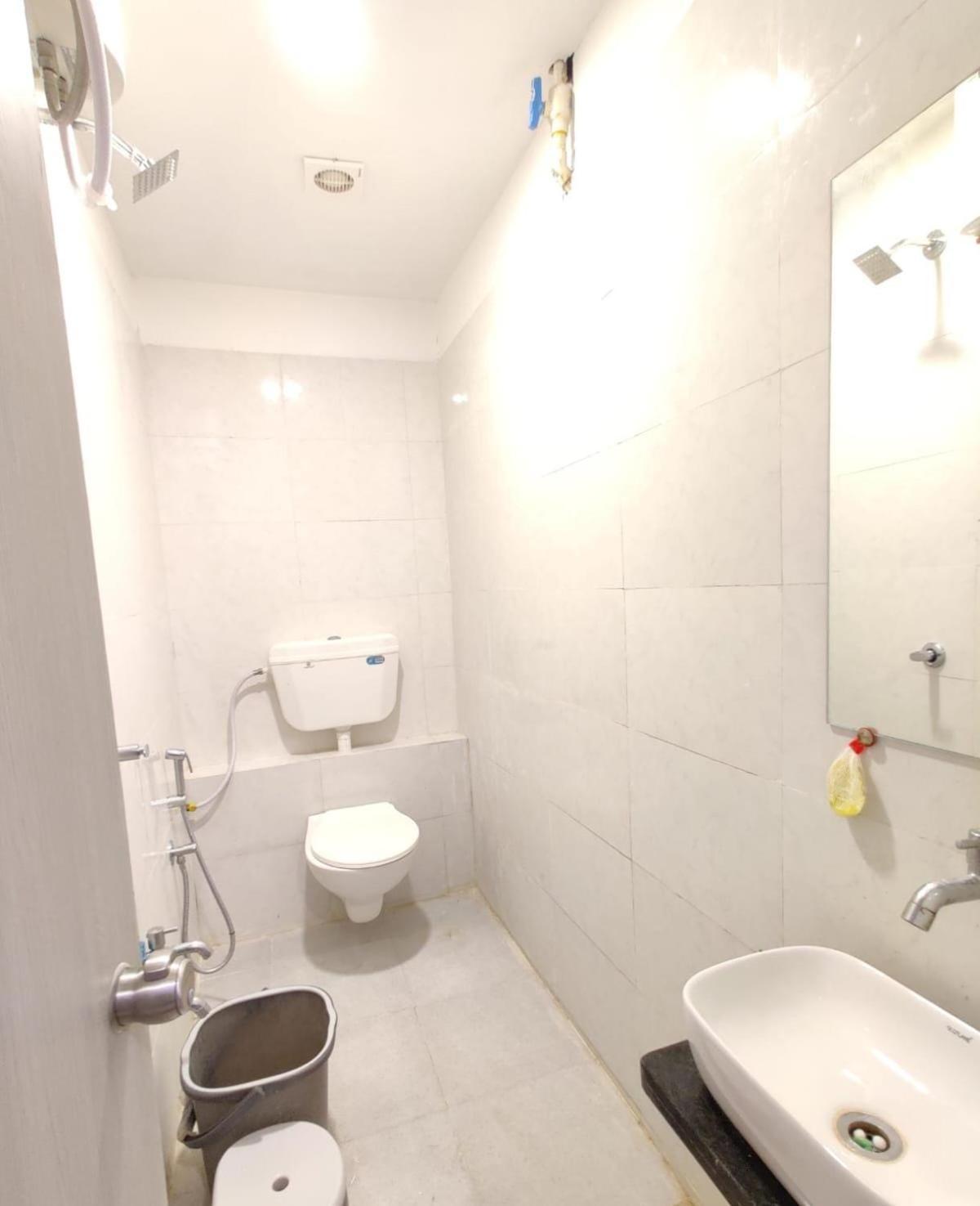 Hotel Selfie Inn Ahmedabad Bagian luar foto
